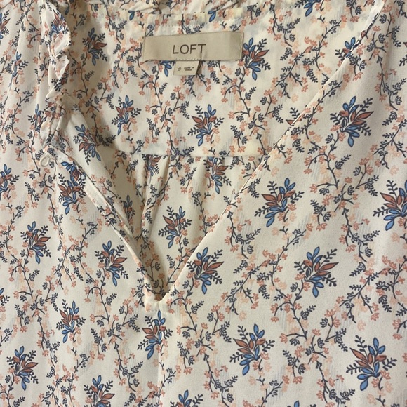 LOFT floral flutter-sleeved top size S - Picture 2 of 4